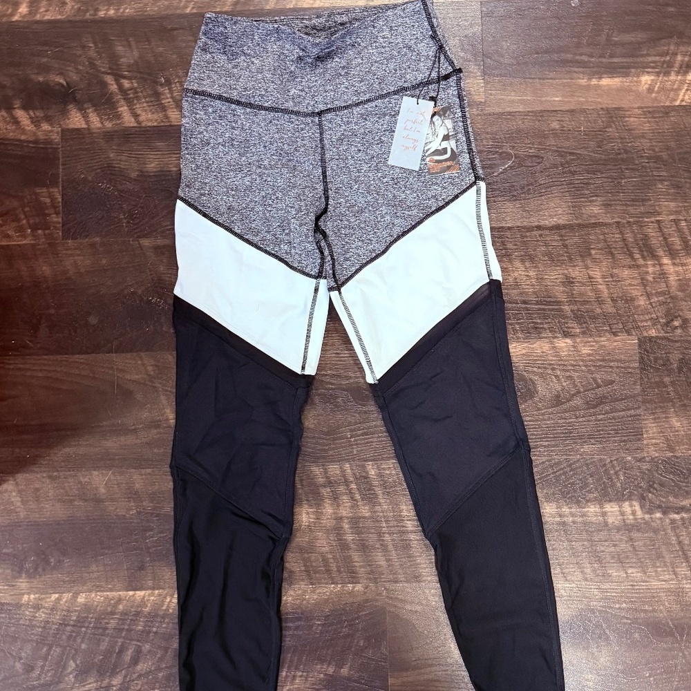 NWT Sommer Ray leggings